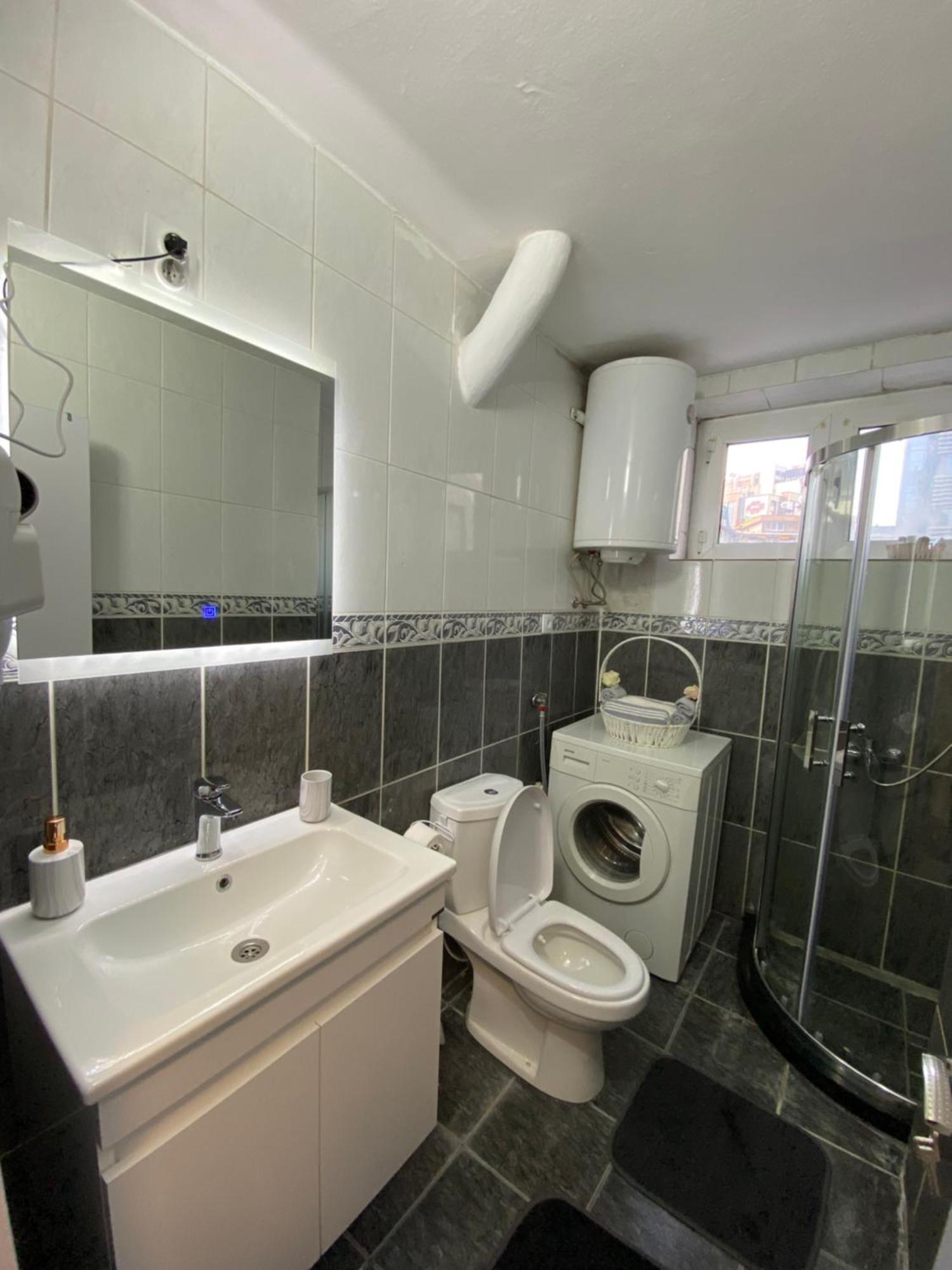 Hotspot Apartments - City Center Приштина Экстерьер фото