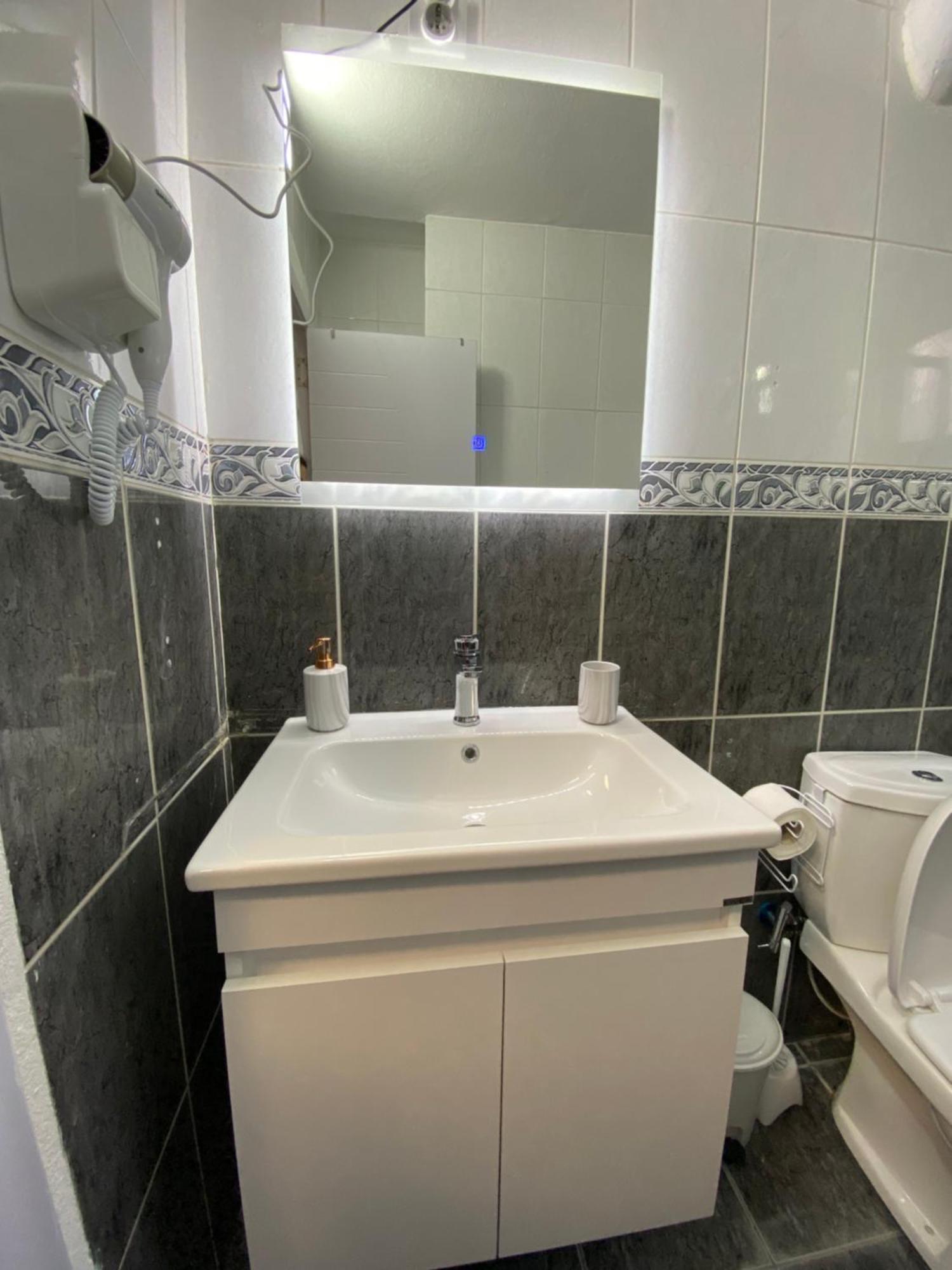 Hotspot Apartments - City Center Приштина Экстерьер фото